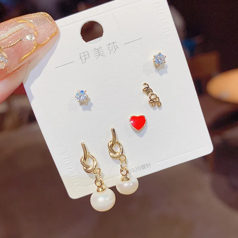 Women's Zirconia Earrings Pearl Stud Earrings for Female Girl's Stylish Red Heart Accessories Trendy Jewelry
Women's Zirconia Earrings Pearl Stud Earrings for Female Girl's Stylish Red Heart Accessories Trendy Jewelry