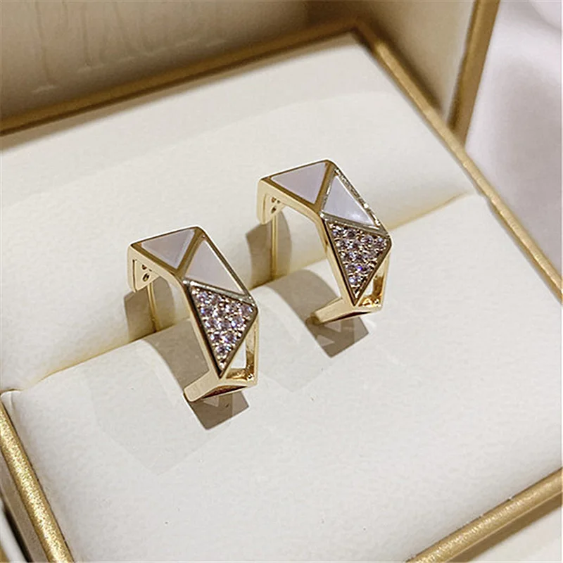 2021 New Exquisite Geometric Acrylic Earrings Fashion Temperament Versatile Simple Shiny Crystal Drop Earrings Women's Jewelry
2021 New Exquisite Geometric Acrylic Earrings Fashion Temperament Versatile Simple Shiny Crystal Drop Earrings Women's Jewelry