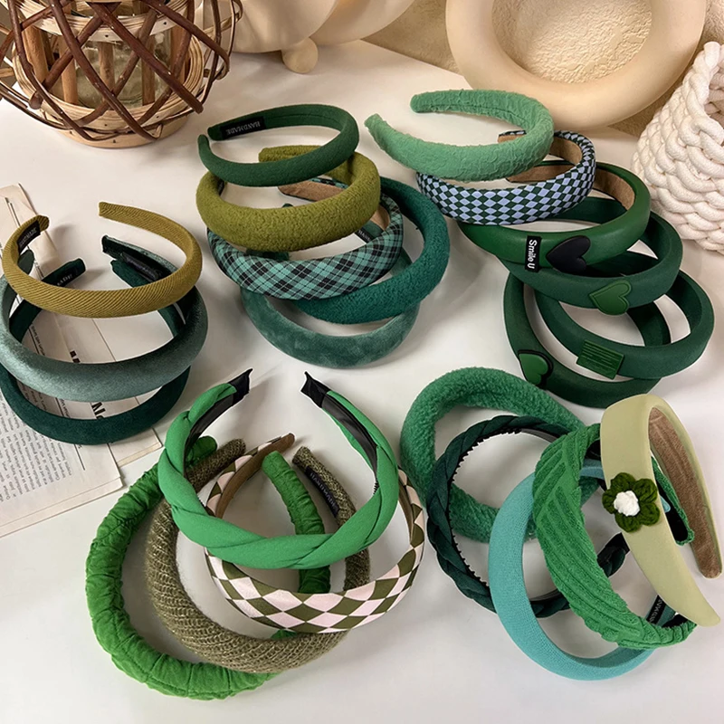 Green Retro olive greenplaid headband is simpleand versatile showing white hair accessories large leather large intestine ring
Green Retro olive greenplaid headband is simpleand versatile showing white hair accessories large leather large intestine ring