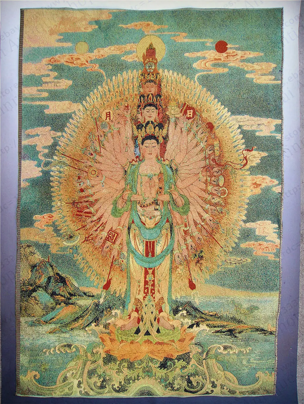China Tibetan Silk Inwrought Thangka Tangka Mural Thousand Hand Guan Yin Kwan-yin Buddha Statue
China Tibetan Silk Inwrought Thangka Tangka Mural Thousand Hand Guan Yin Kwan-yin Buddha Statue