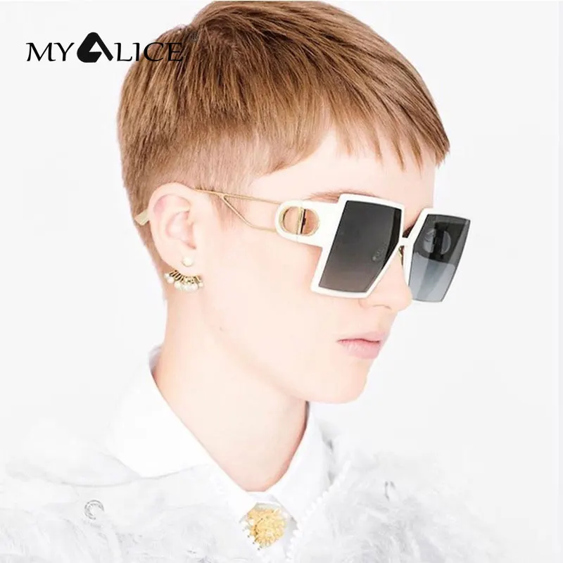 MYALICE Women Fashion Luxury Oversized Sunglasses Personality Hollow out Metal Decorate Glasses legs Brand Designer UV400
MYALICE Women Fashion Luxury Oversized Sunglasses Personality Hollow out Metal Decorate Glasses legs Brand Designer UV400