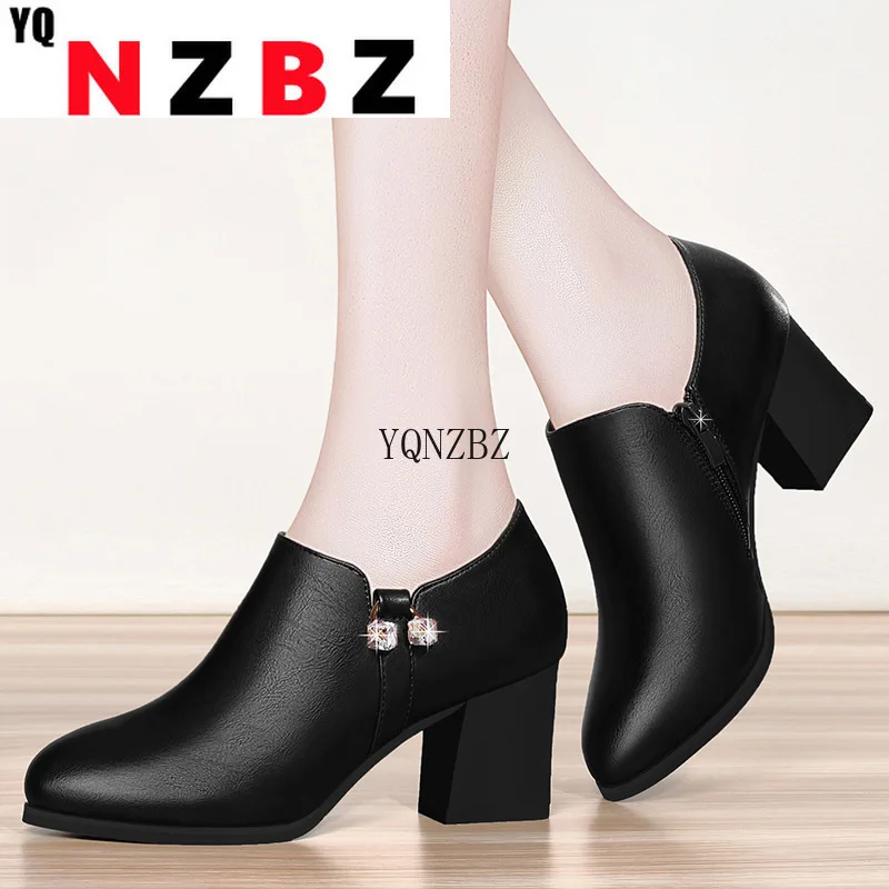 Женские осенние ботинки мартинсы ботинки на толстом высоком каблуке с острым носком на молнии обувь для мам Ботильоны Туфли-лодочки женски...
Женские осенние ботинки мартинсы ботинки на толстом высоком каблуке с острым носком на молнии обувь для мам Ботильоны Туфли-лодочки женски...