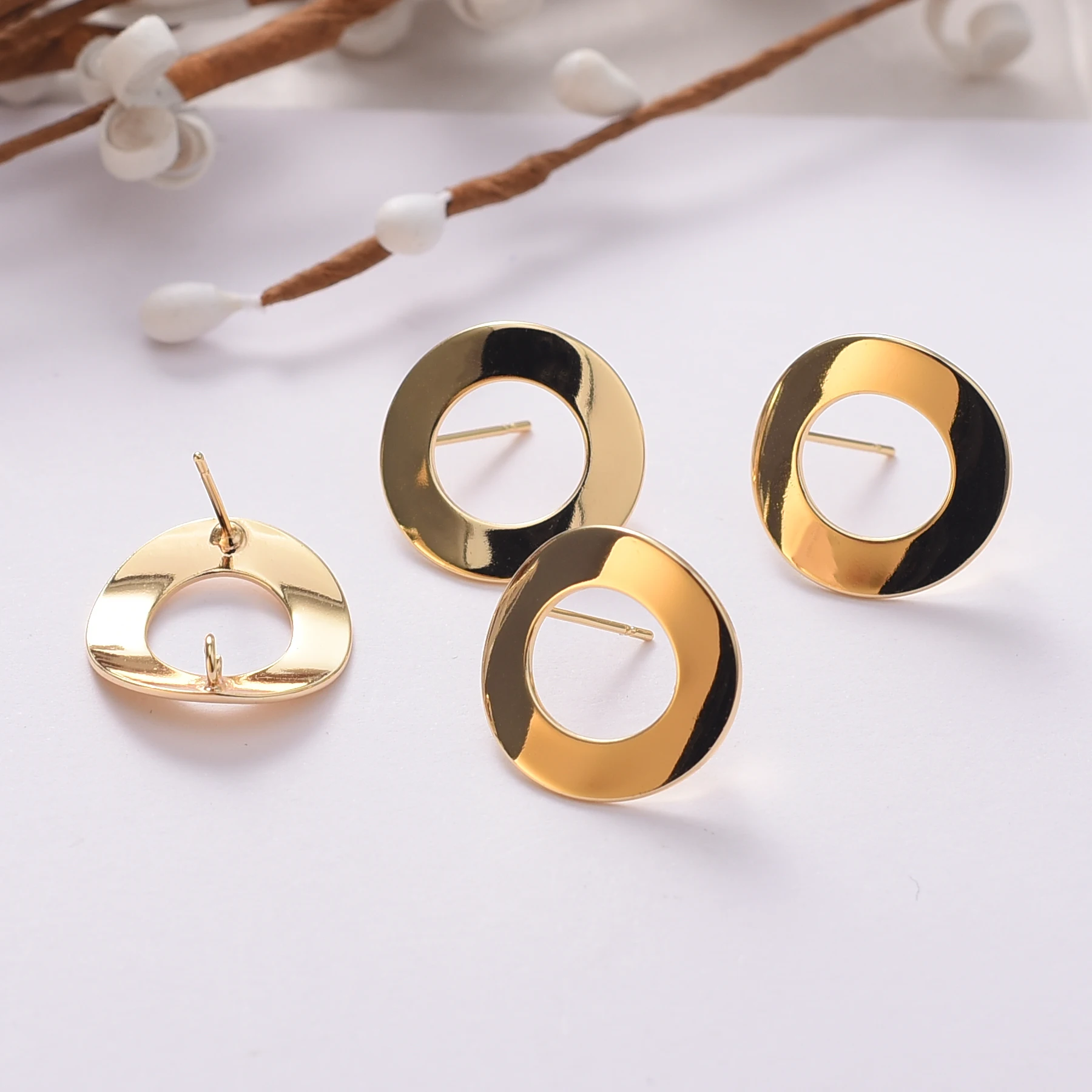 4pcs/Lot Earrings 2021 Trend Round Earring Stud Diy Jewelry Findings Accessories 18K Real Gold Plated Gift for Girl Women
4pcs/Lot Earrings 2021 Trend Round Earring Stud Diy Jewelry Findings Accessories 18K Real Gold Plated Gift for Girl Women
