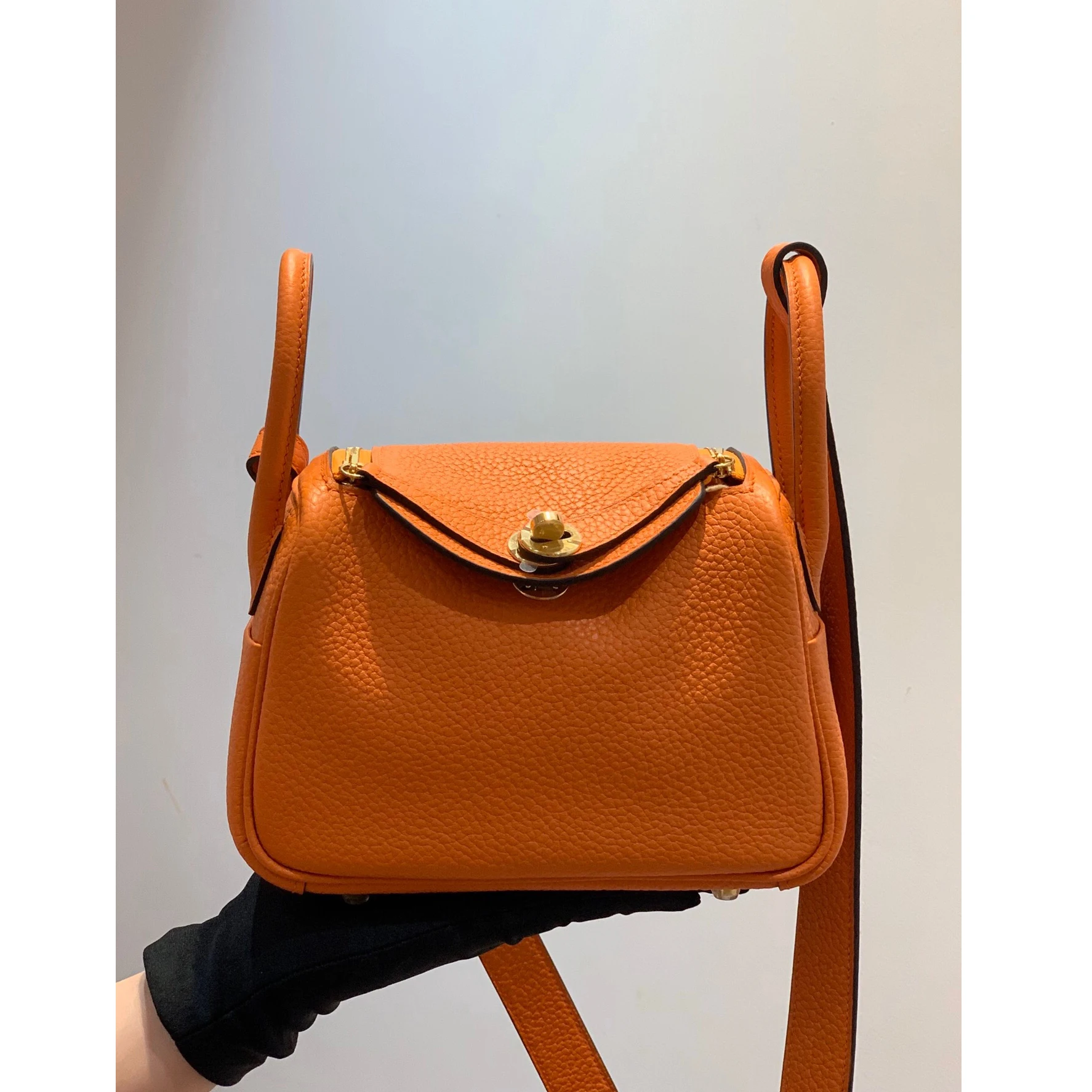 Ladies real leather soft shoulder bags Casual Genuine leather crossbody bags Grained cow leather boxy-shaped bags with lock
Ladies real leather soft shoulder bags Casual Genuine leather crossbody bags Grained cow leather boxy-shaped bags with lock