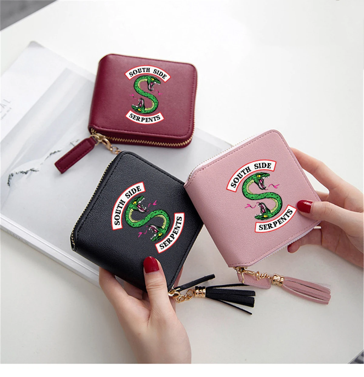 Riverdale Wallets 3D Print Southside Serpents Tassel Wallet Women Zipper Card Bags Lady Wallets Mini Purse Cosplay TV Props
Riverdale Wallets 3D Print Southside Serpents Tassel Wallet Women Zipper Card Bags Lady Wallets Mini Purse Cosplay TV Props