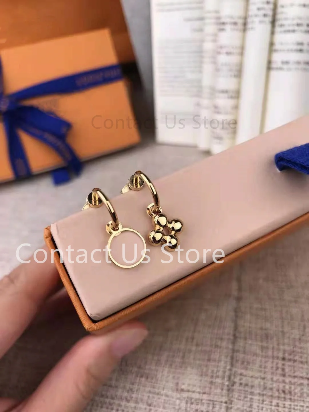 Новинка 2021, Роскошные Металлические золотые серьги, высококачественные брендовые подвесные аксессуары для сумок, автомобильные подвески, ...
Новинка 2021, Роскошные Металлические золотые серьги, высококачественные брендовые подвесные аксессуары для сумок, автомобильные подвески, ...