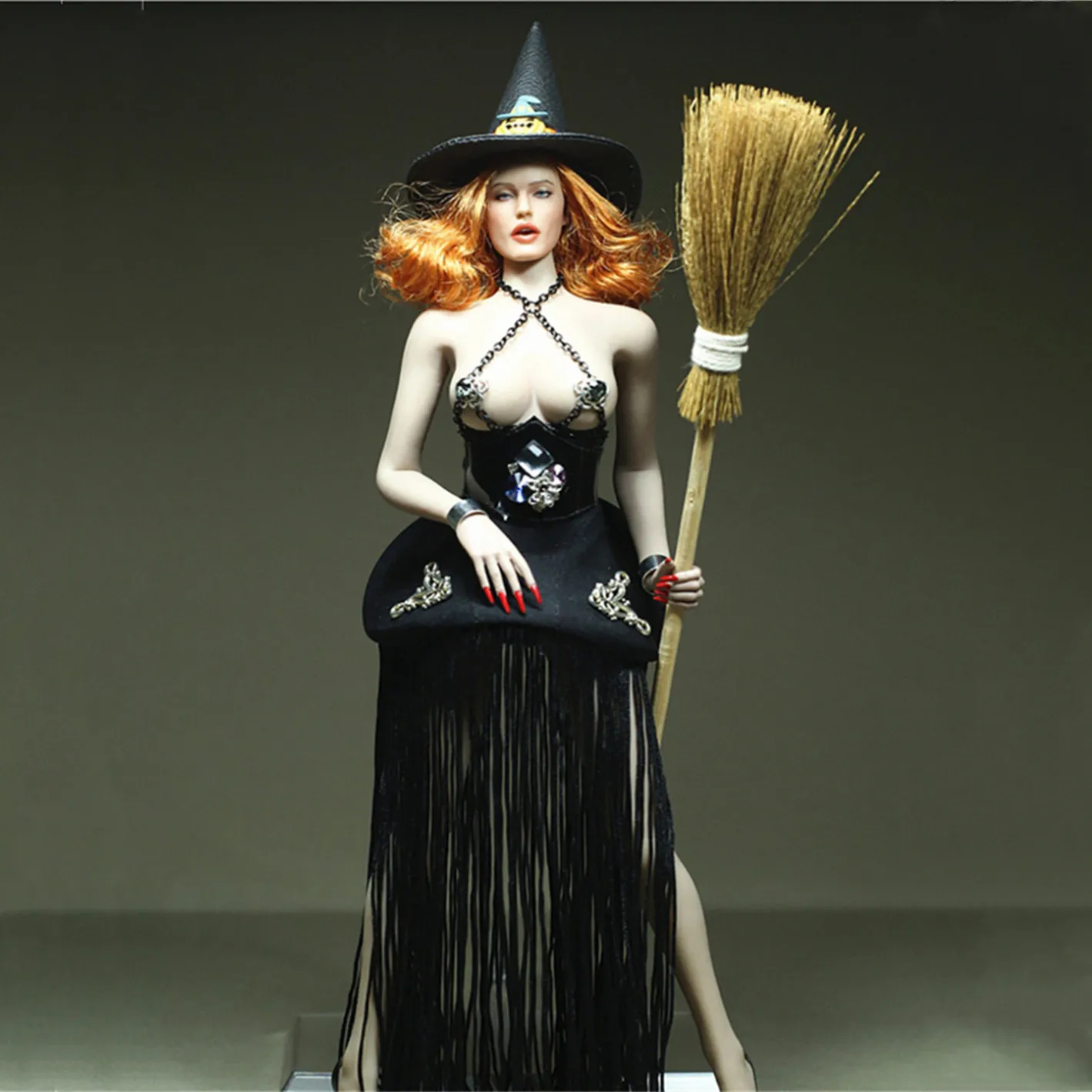 1/6 Scale Halloween Cosplay Witch Dress Fringed Skirt Black Hat Broom Full Set Clothes Fit For 12" Action Figure Female Body
1/6 Scale Halloween Cosplay Witch Dress Fringed Skirt Black Hat Broom Full Set Clothes Fit For 12" Action Figure Female Body