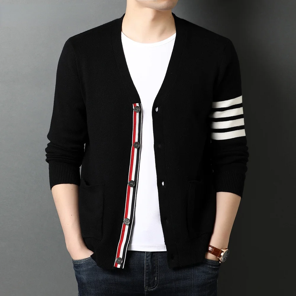 Top Grade New Autum Winter Brand Fashion Knitted Men Cardigan Sweater Black Korean Casual Coats Jacket Mens Clothing 2021
Top Grade New Autum Winter Brand Fashion Knitted Men Cardigan Sweater Black Korean Casual Coats Jacket Mens Clothing 2021