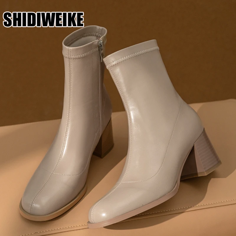 Ботильоны женские на толстом каблуке, элегантные полусапожки из искусственной кожи, сохраняющие тепло, на высоком каблуке, с круглым носком...
Ботильоны женские на толстом каблуке, элегантные полусапожки из искусственной кожи, сохраняющие тепло, на высоком каблуке, с круглым носком...