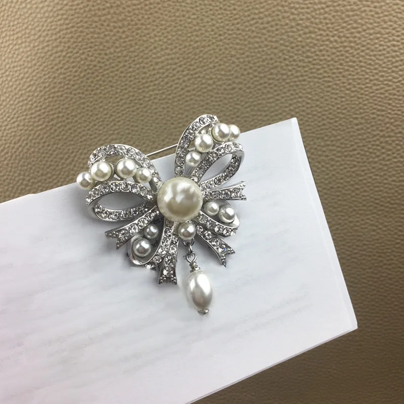 

2021 New Brand Jewelry Vintage Lovely Style Brooch Party Sweater Brooche Flower Pearls Fashion Bowknot Brooches