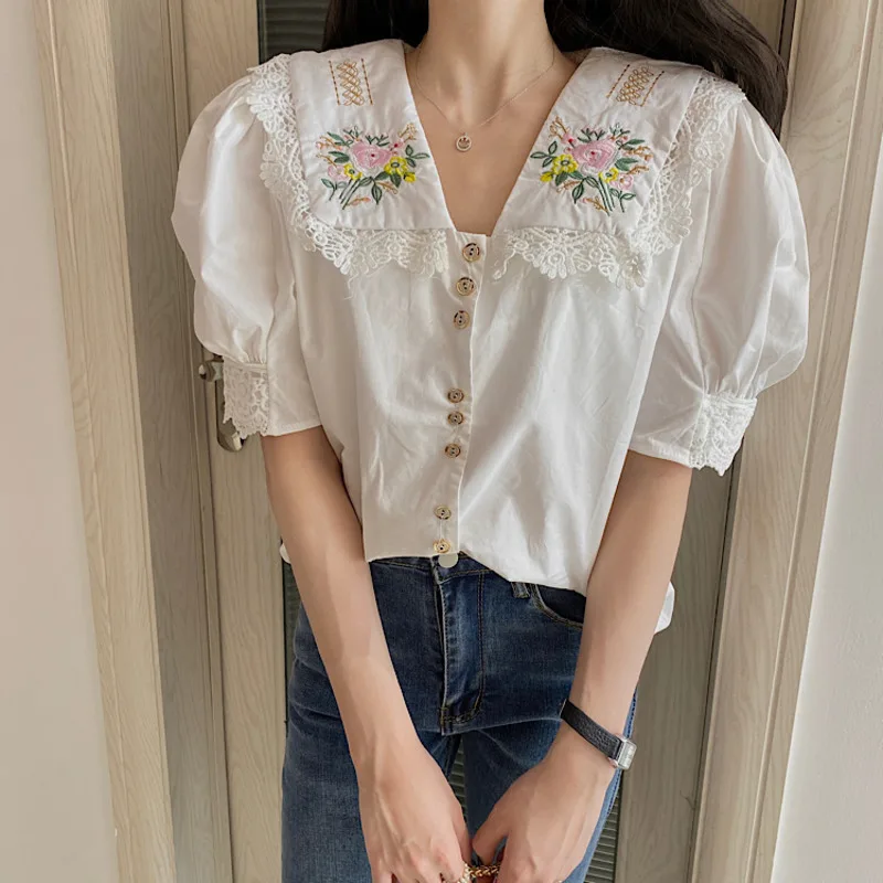 Summer Retro Elegant Gentle Fashion Heavy Industry Palace Embroidery Flowers Splicing Lace Ladies 2021 Puff Sleeve Sweet Shirt
Summer Retro Elegant Gentle Fashion Heavy Industry Palace Embroidery Flowers Splicing Lace Ladies 2021 Puff Sleeve Sweet Shirt