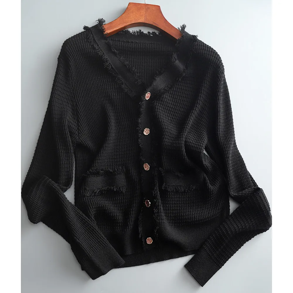New Spring Long-sleeved Knitted Top Women Korean Commuter V-neck Black Beige Pocket Stitching Sweater Pullover
New Spring Long-sleeved Knitted Top Women Korean Commuter V-neck Black Beige Pocket Stitching Sweater Pullover