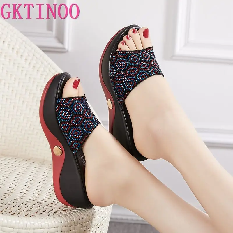 GKTINOO Slippers Woman Rhinestone Genuine Leather Summer Shoes Fashion Wedges Heels Sandals Women's Slides Large Size 40-41
GKTINOO Slippers Woman Rhinestone Genuine Leather Summer Shoes Fashion Wedges Heels Sandals Women's Slides Large Size 40-41