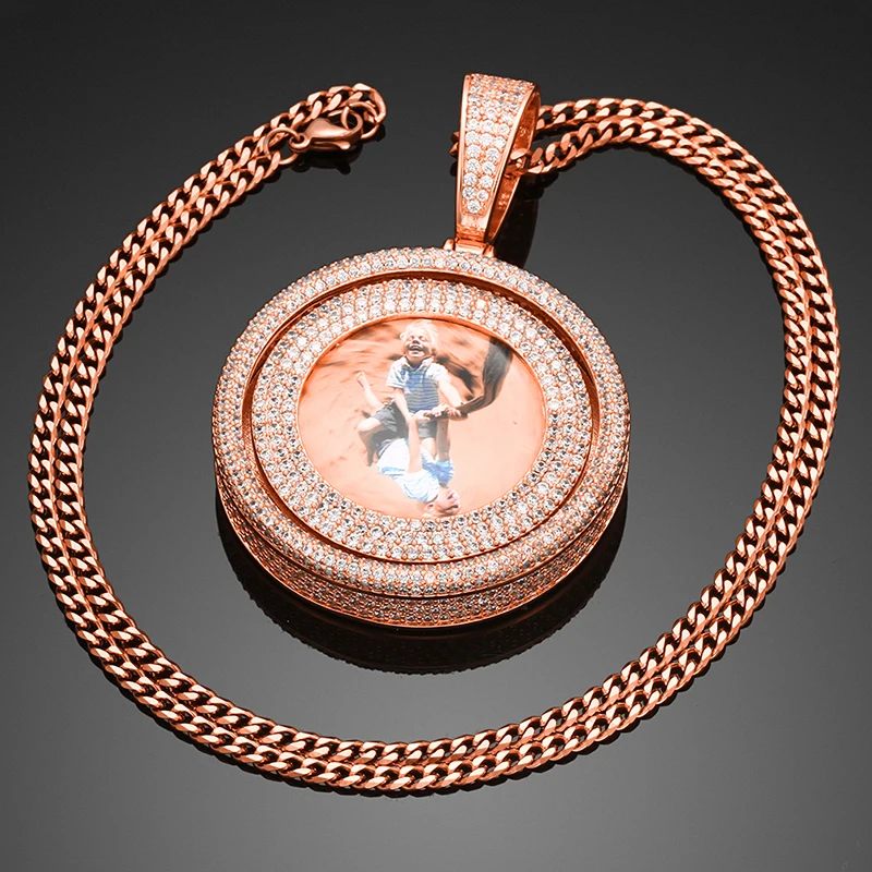 ICEOUTBOX New Rorating Custom Photo Memory Medallions Solid Pendant For Men's Hip Hop Jewelry Personalized Cubic Zircon Chains
ICEOUTBOX New Rorating Custom Photo Memory Medallions Solid Pendant For Men's Hip Hop Jewelry Personalized Cubic Zircon Chains