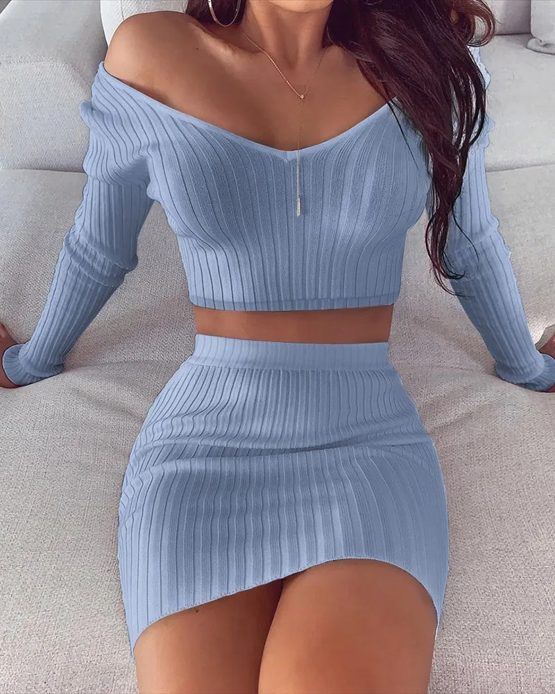 Sexy V-neck Striped Sweater Strapless Long Sleeve Knit Top Short Skirt Two Piece Set
Sexy V-neck Striped Sweater Strapless Long Sleeve Knit Top Short Skirt Two Piece Set