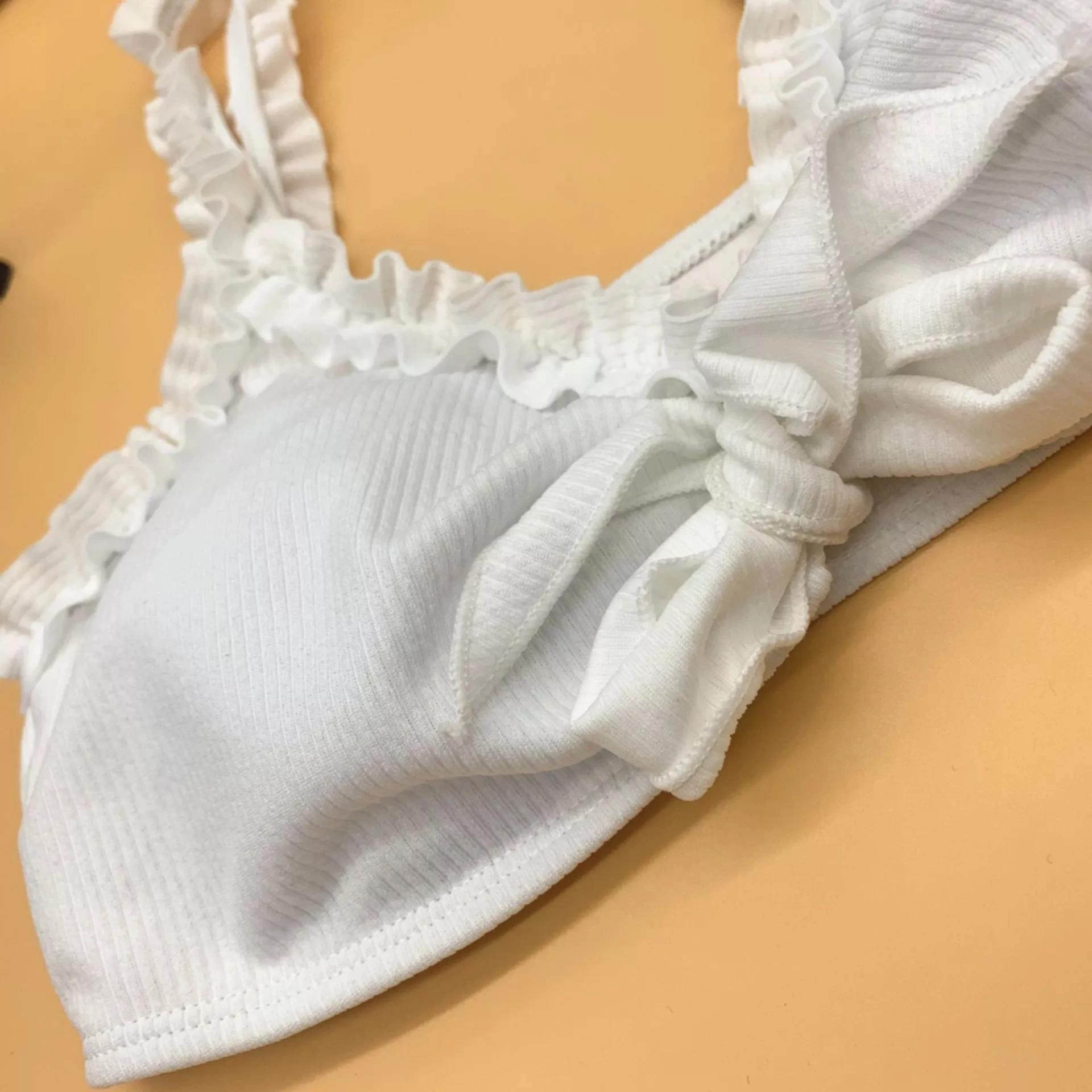2020 European And American Hot Style Solid Color Bikini Floral Bathing Suit Flounce Bathing Suit Strapless Split Swimsuit
2020 European And American Hot Style Solid Color Bikini Floral Bathing Suit Flounce Bathing Suit Strapless Split Swimsuit