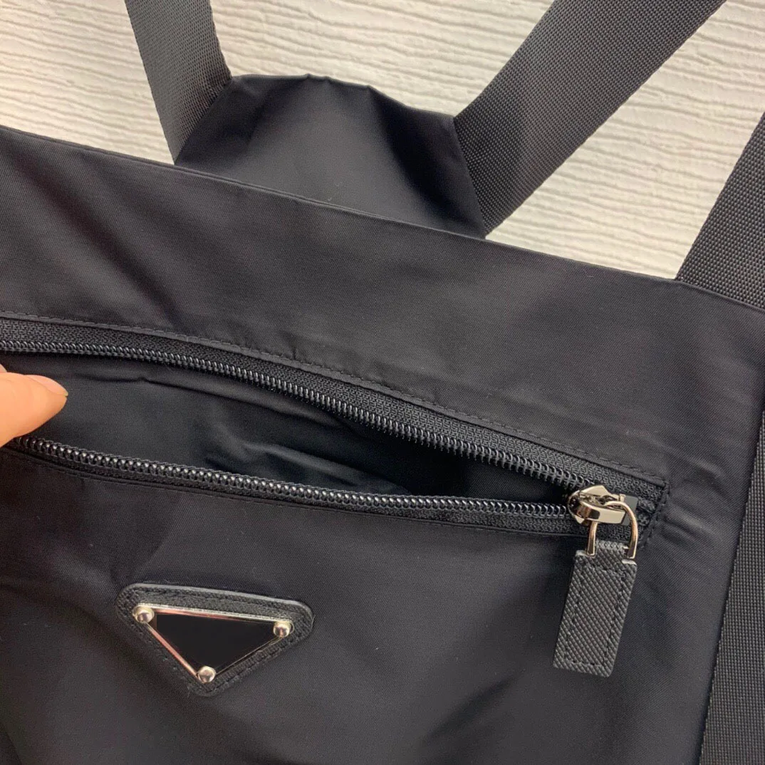 High Quality Autumn and Winter New Style Triangle Zipper Pocket Elastic Waist Suspender Dress Strap Dress
High Quality Autumn and Winter New Style Triangle Zipper Pocket Elastic Waist Suspender Dress Strap Dress