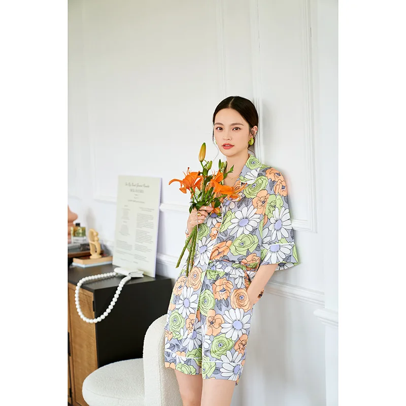 Maison Gabrielle Daisy Floral Printed Pajamas Set Silk Satin Loungewear Sleepwear for Women 2 Pieces Short Sleeve Nightwear
Maison Gabrielle Daisy Floral Printed Pajamas Set Silk Satin Loungewear Sleepwear for Women 2 Pieces Short Sleeve Nightwear
