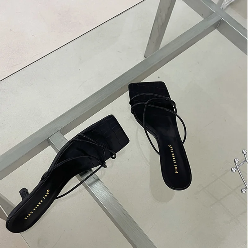 2021 spring and summer fashion solid color low-heeled sandals simple temperament square toe stiletto outdoor sandals and slipper
2021 spring and summer fashion solid color low-heeled sandals simple temperament square toe stiletto outdoor sandals and slipper