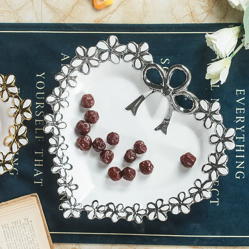 European-style Ceramic Fruit Tray Creative Ornaments Dried Fruit Dessert Tray Household Storage Tray Home Decoration Utensils
European-style Ceramic Fruit Tray Creative Ornaments Dried Fruit Dessert Tray Household Storage Tray Home Decoration Utensils