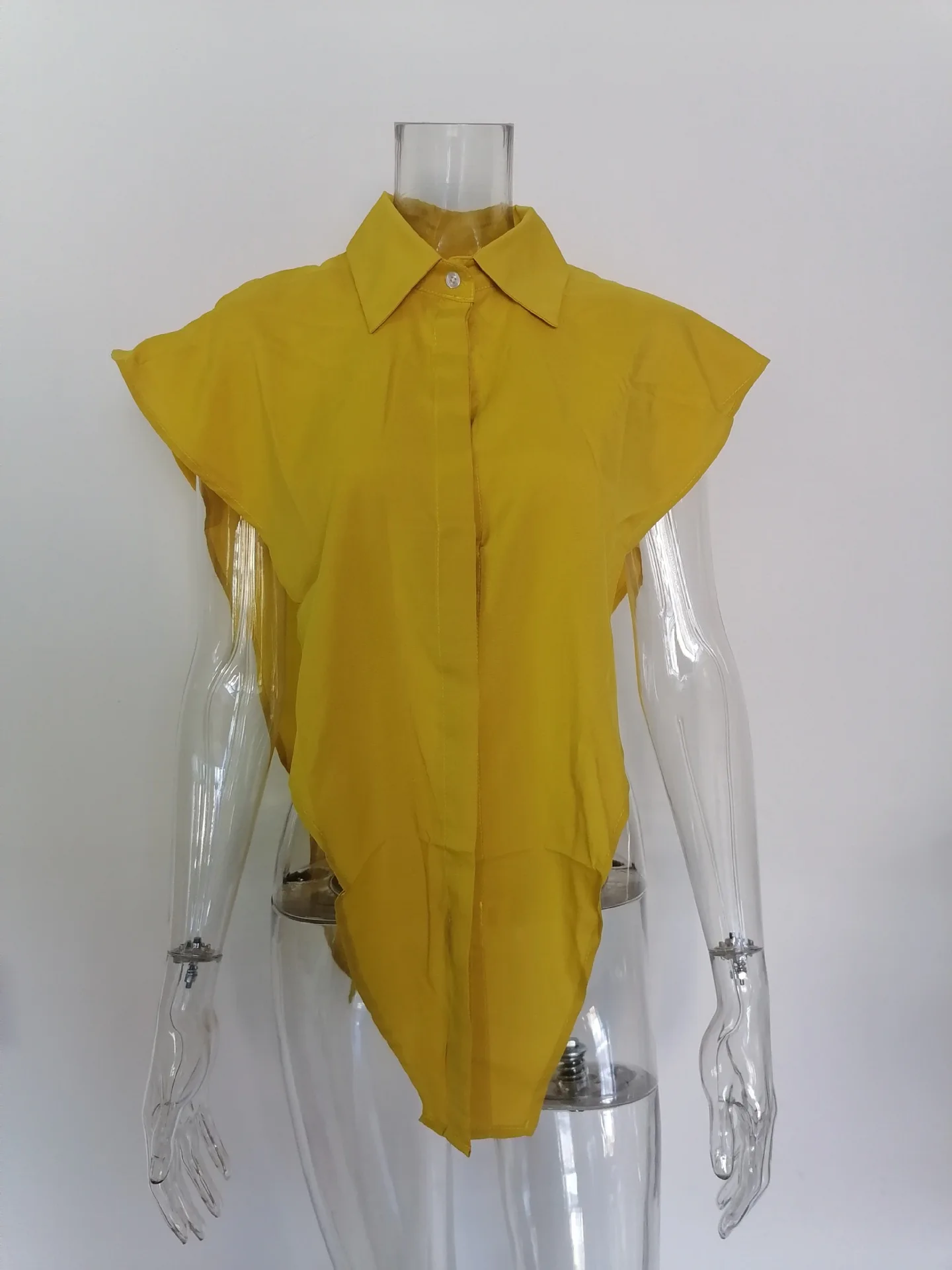 2021 Summer Women Blouses Vintage Loose Tees Button Button V Neck Sexy Casual Befree Sleeveless Tops Plus Sizes Shirts 
2021 Summer Women Blouses Vintage Loose Tees Button Button V Neck Sexy Casual Befree Sleeveless Tops Plus Sizes Shirts