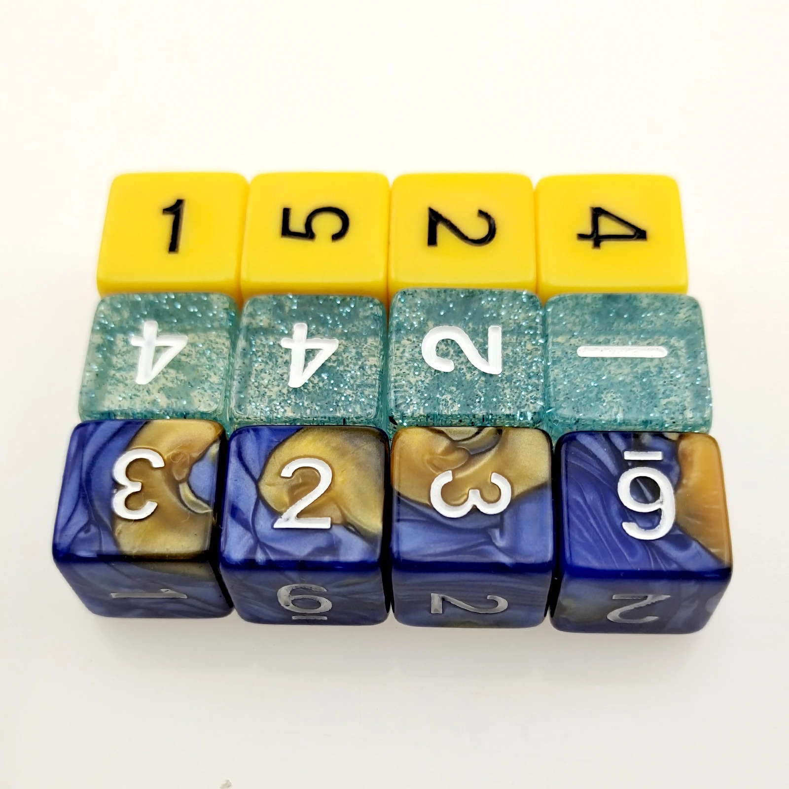 Роллоу игральные кости 12 шт./компл. D6 смешанные цвета цифровые игральные кости ролевые кости
Роллоу игральные кости 12 шт./компл. D6 смешанные цвета цифровые игральные кости ролевые кости