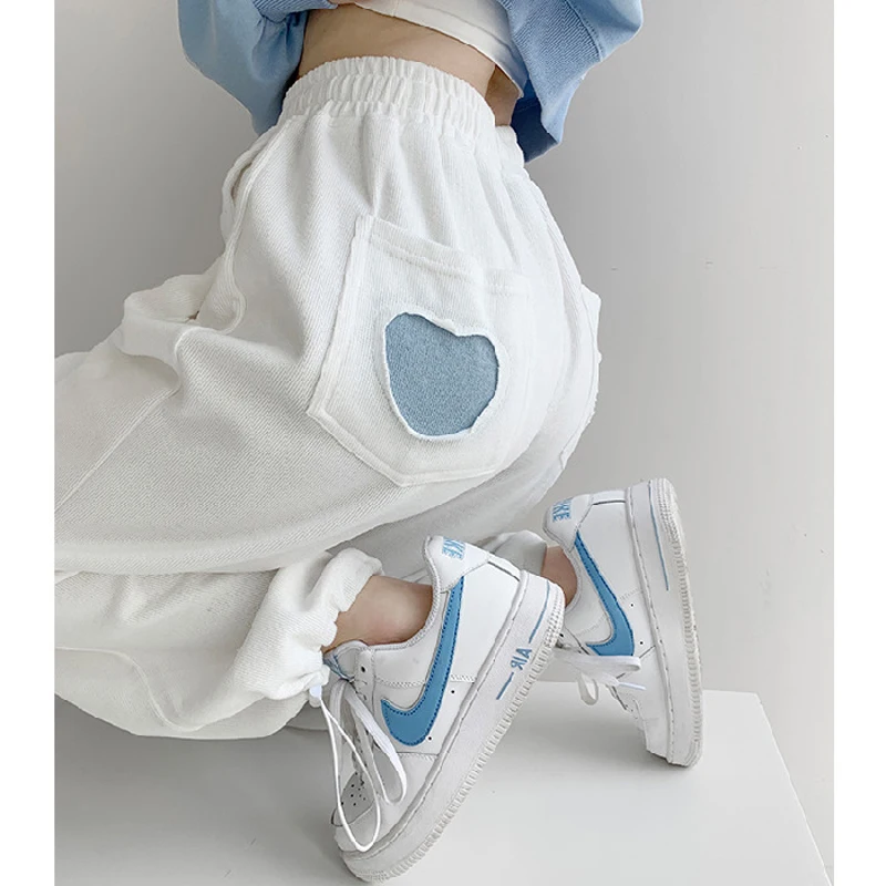 Autumn And Winter Thickened Sweatpants Women's Fashion Ins Love Pocket Loose Drawstring Leggings Plush Tricolor Casual Pants
Autumn And Winter Thickened Sweatpants Women's Fashion Ins Love Pocket Loose Drawstring Leggings Plush Tricolor Casual Pants