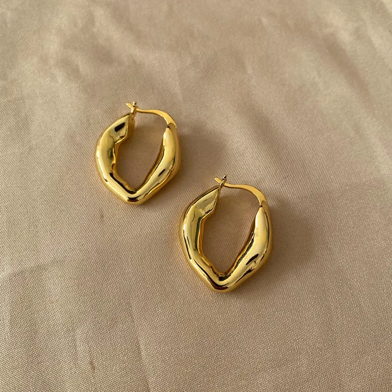Korean Fashion Earring For Women2021 18K Gold Irregular Stud Earring Pendant Aretes Charm Lady Gift Accessories Jewelry
Korean Fashion Earring For Women2021 18K Gold Irregular Stud Earring Pendant Aretes Charm Lady Gift Accessories Jewelry