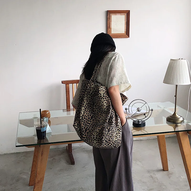 2021 European and American Leopard Print Fashion Canvas Shoulder Women's Bag Large Capacity Handbag
2021 European and American Leopard Print Fashion Canvas Shoulder Women's Bag Large Capacity Handbag