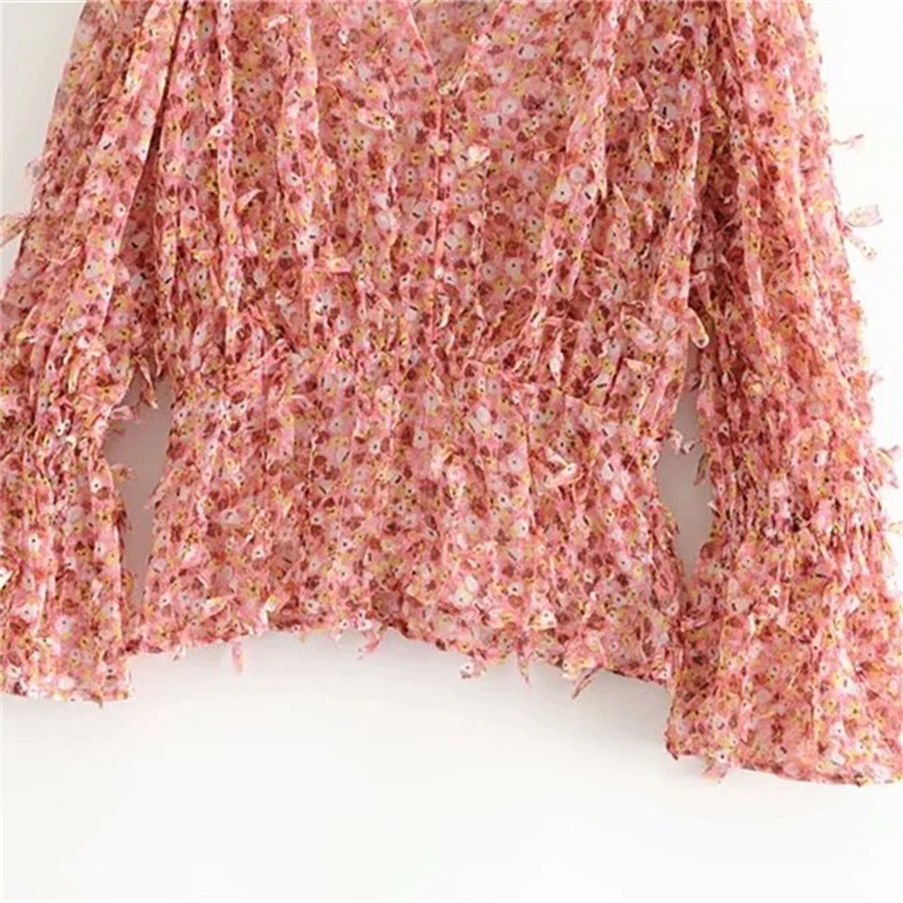 2020 summer women's new fashion wild V-neck texture puff sleeves stacked waist slim thin breasted ruffled shirt
2020 summer women's new fashion wild V-neck texture puff sleeves stacked waist slim thin breasted ruffled shirt