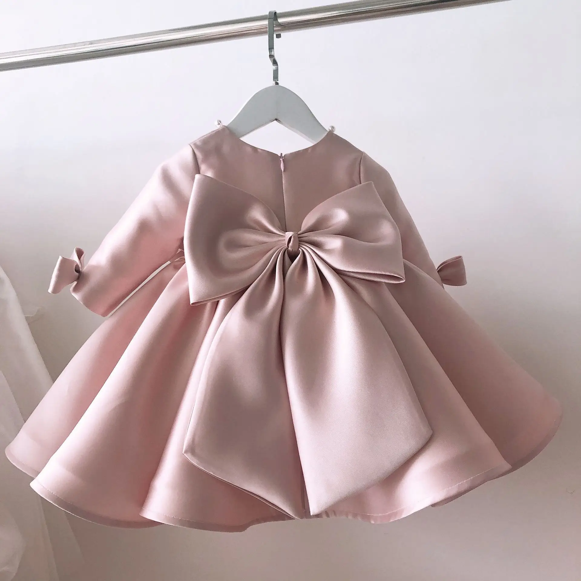 Pink Princess Dress Baby Girl Long-sleeved Dress Satin Piano Competition Bow-knot Tutu Dress Baby First Birthday Party Dresses
Pink Princess Dress Baby Girl Long-sleeved Dress Satin Piano Competition Bow-knot Tutu Dress Baby First Birthday Party Dresses