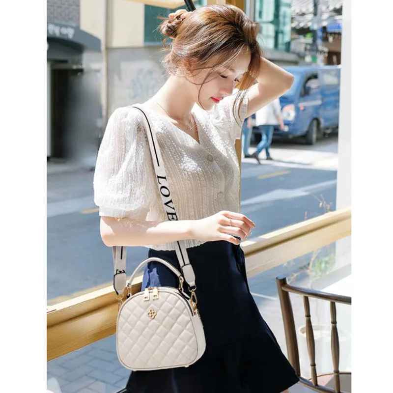 fashion Female bag 2020 new Korean version of the textured simple shoulder bag large-capacity portable wild messenger ladies bag
fashion Female bag 2020 new Korean version of the textured simple shoulder bag large-capacity portable wild messenger ladies bag