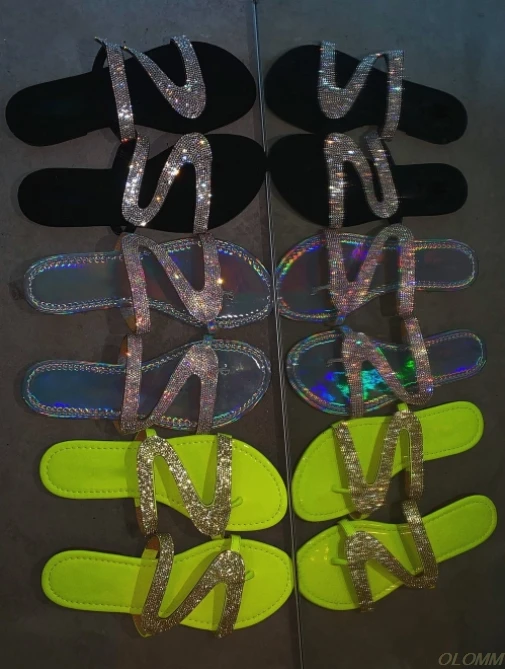 2020 New Summer Women Crystal Slippers Glitter Flat Bling Female Candy Color Flip Flops Outdoor Ladies Slides Beach Shoes
2020 New Summer Women Crystal Slippers Glitter Flat Bling Female Candy Color Flip Flops Outdoor Ladies Slides Beach Shoes