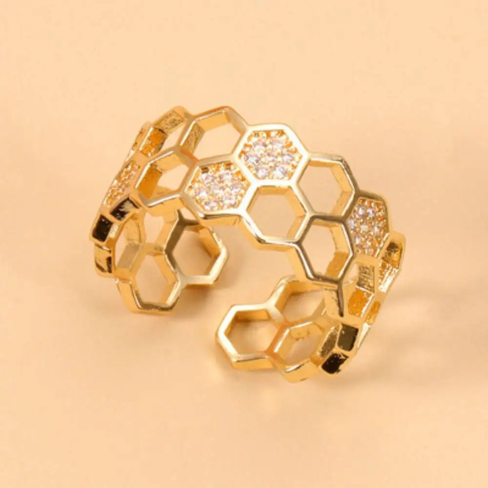 Ins Honeycomb Cake and Small Bee Hexagonal Nest Ornaments Jewelry Engagement Ring Womens Rings 
Ins Honeycomb Cake and Small Bee Hexagonal Nest Ornaments Jewelry Engagement Ring Womens Rings