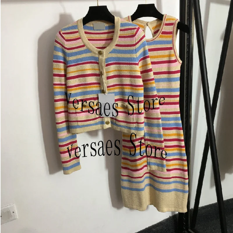 2021 luxury design color stripe fashion women's long sleeved cardigan + sleeveless suspender dress temperament knitted suit
2021 luxury design color stripe fashion women's long sleeved cardigan + sleeveless suspender dress temperament knitted suit