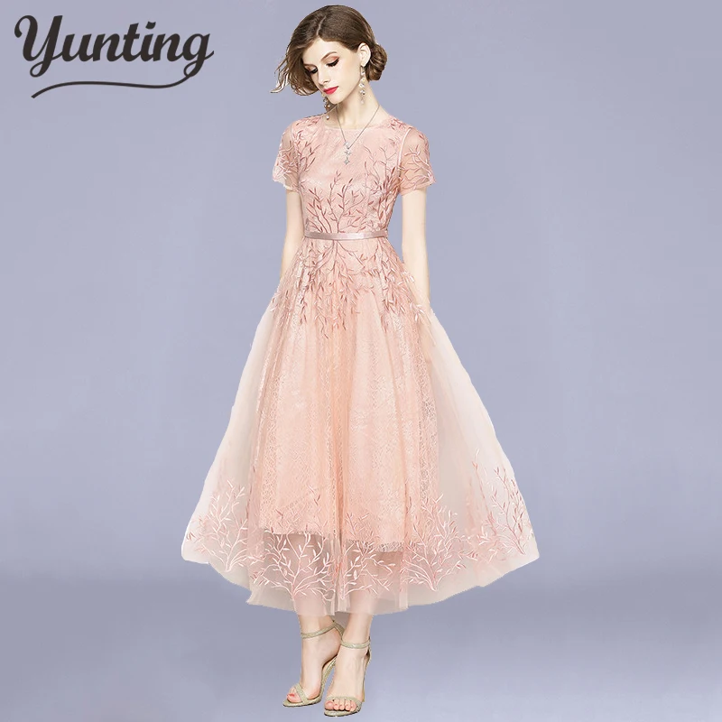 New Runway Sexy O Neck Mesh Party Swing Dresses Summer Luxury Floral Embroidery Maxi Long Dress
New Runway Sexy O Neck Mesh Party Swing Dresses Summer Luxury Floral Embroidery Maxi Long Dress