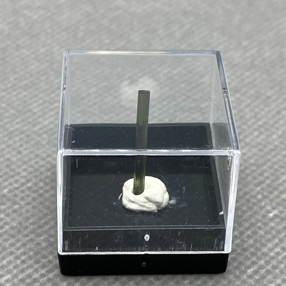 Natural dark green tourmaline crystal gem ore specimen crystal +Box 27*27*25 mm 2#
Natural dark green tourmaline crystal gem ore specimen crystal +Box 27*27*25 mm 2#