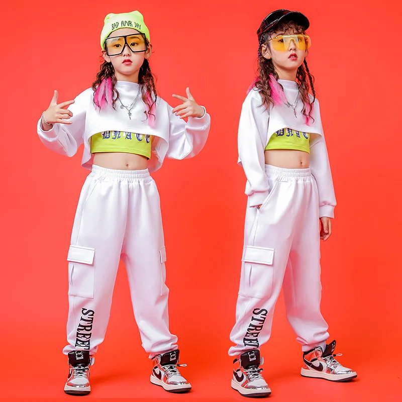 Hip-hop boys in clothes, high throat shorts, long sleeve shirts, girls without sleeves running pants, jazz dancing clothes, town
Hip-hop boys in clothes, high throat shorts, long sleeve shirts, girls without sleeves running pants, jazz dancing clothes, town
