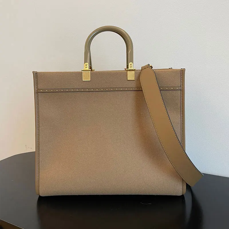 Brand design bags, women's new flannel handbags, Roman tote bags, large-capacity shopping bags, shoulder bags, elegant , casual
Brand design bags, women's new flannel handbags, Roman tote bags, large-capacity shopping bags, shoulder bags, elegant , casual