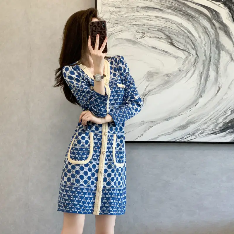 Fall Knitted Geometric Dress Women Blue Black V-neck Pockets Buttons Wrist Warm Sweater Robe Party Birthday Elegant Pullover
Fall Knitted Geometric Dress Women Blue Black V-neck Pockets Buttons Wrist Warm Sweater Robe Party Birthday Elegant Pullover
