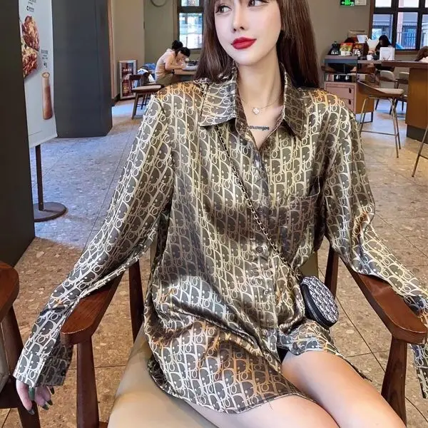 2021 Spring and Autumn New Satin Jacquard Shirt Women's Mid-Length Printed Long Sleeve Loose Internet Hot Shirt
2021 Spring and Autumn New Satin Jacquard Shirt Women's Mid-Length Printed Long Sleeve Loose Internet Hot Shirt