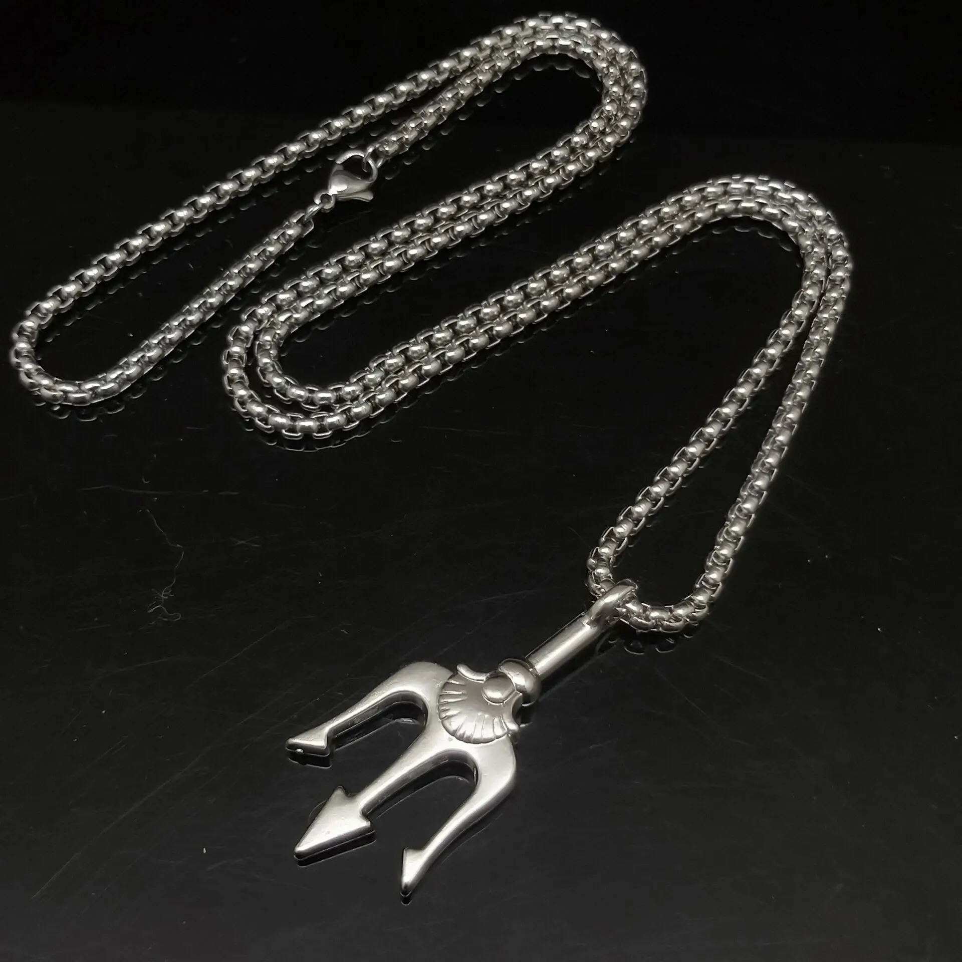 Aquaman Trident Pendant Domineering Personality Titanium Steel Necklace Men's and Women's Trendy Hip Hop Pendant
Aquaman Trident Pendant Domineering Personality Titanium Steel Necklace Men's and Women's Trendy Hip Hop Pendant