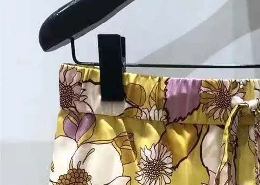 Summer 2021 Women's Sunflower Print Blouse Short-sleeve Notched Single Breasted Casual Ladies Shirts and Tops 
Summer 2021 Women's Sunflower Print Blouse Short-sleeve Notched Single Breasted Casual Ladies Shirts and Tops