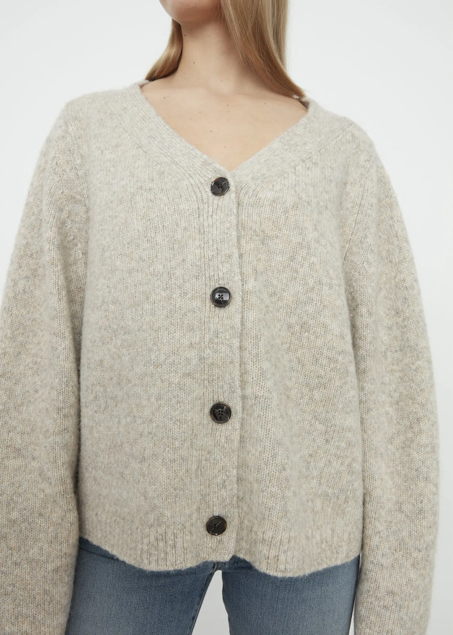 Women Sweater 2021 Autumn and Winter New V-neck Button Wide-sleeved Casual Loose Breathable Wool Knitted Cardigan
Women Sweater 2021 Autumn and Winter New V-neck Button Wide-sleeved Casual Loose Breathable Wool Knitted Cardigan