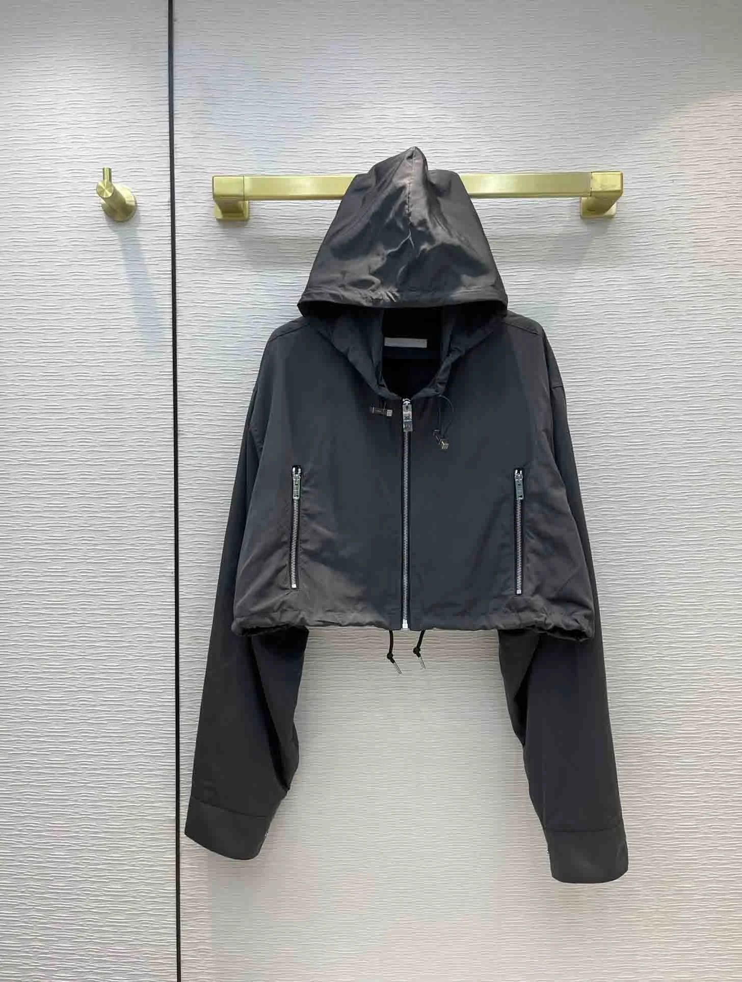Sun Protect Coats Jacket for Women Autumn New 2021 Streetwear Long Sleeve Hooded Jackets Luxury Brand Solid Zipper Jackets Lady
Sun Protect Coats Jacket for Women Autumn New 2021 Streetwear Long Sleeve Hooded Jackets Luxury Brand Solid Zipper Jackets Lady