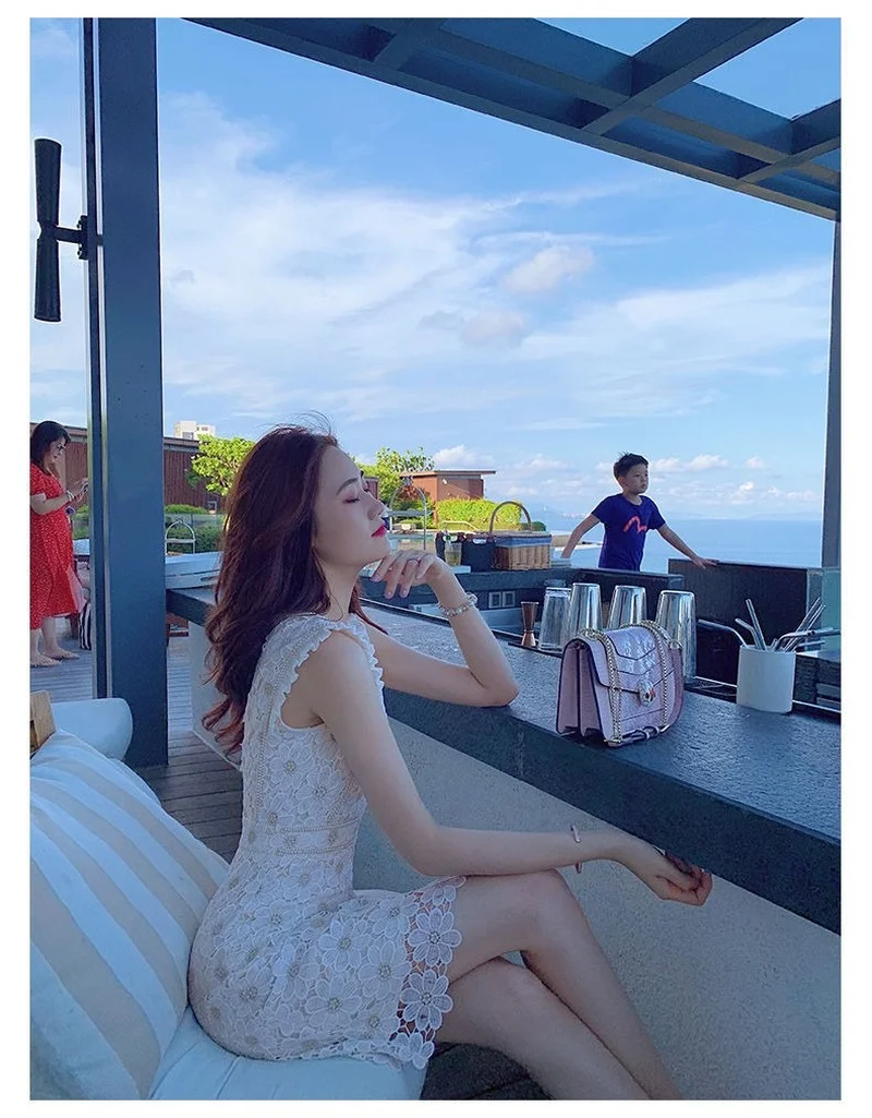 Fashion Casual Dress Office Lady Lace Embroidery Dress Women Summer Temperament Sleeveless Zipper Knee-Length Skirt 2021 New
Fashion Casual Dress Office Lady Lace Embroidery Dress Women Summer Temperament Sleeveless Zipper Knee-Length Skirt 2021 New