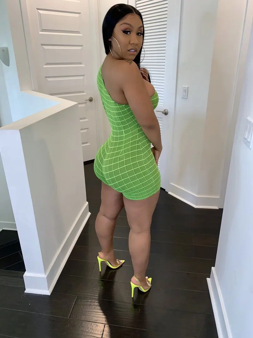 2020 Hot Desiign Spring Plaid Print Slim Fitting Short Jumpsuit Fashion Sexy Lady One Shoulder Hollow Out Playsuit Femme Catsuit
2020 Hot Desiign Spring Plaid Print Slim Fitting Short Jumpsuit Fashion Sexy Lady One Shoulder Hollow Out Playsuit Femme Catsuit