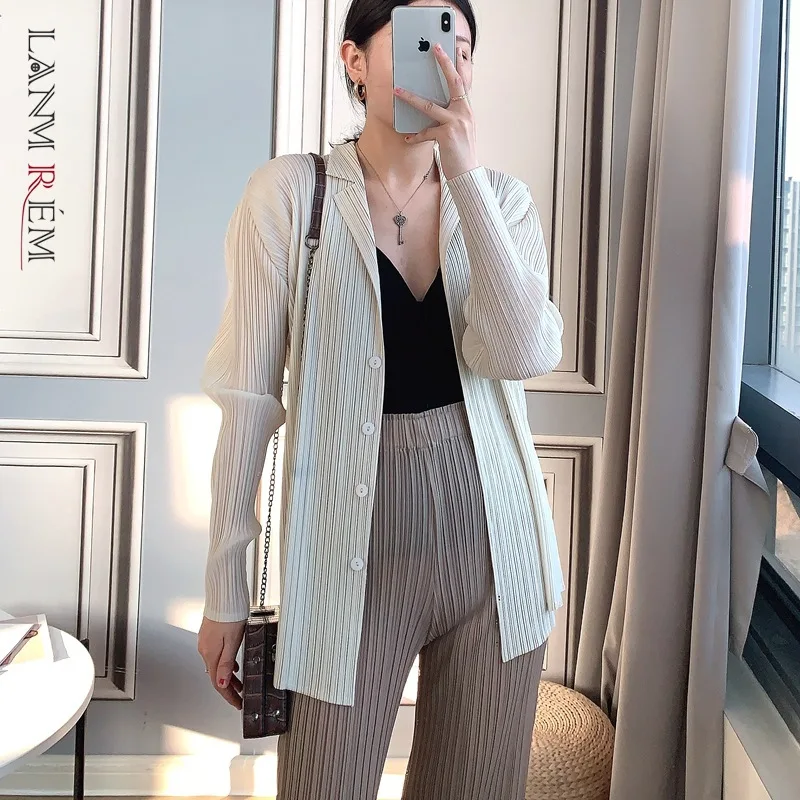 LANMREM 2022 New Arrival Autumn Solid Color Polo Neck Long Sleeve Single Breasted Pleated Shirt For Women Fashionable Top 2T1531
LANMREM 2022 New Arrival Autumn Solid Color Polo Neck Long Sleeve Single Breasted Pleated Shirt For Women Fashionable Top 2T1531