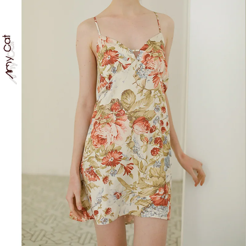 2020 Summer Retro Satin Flowers Backless Slit Sleeping Dress Sleeveless Spaghetti Strap Womens Lingerie Nightgown Sexy Sleepwear
2020 Summer Retro Satin Flowers Backless Slit Sleeping Dress Sleeveless Spaghetti Strap Womens Lingerie Nightgown Sexy Sleepwear