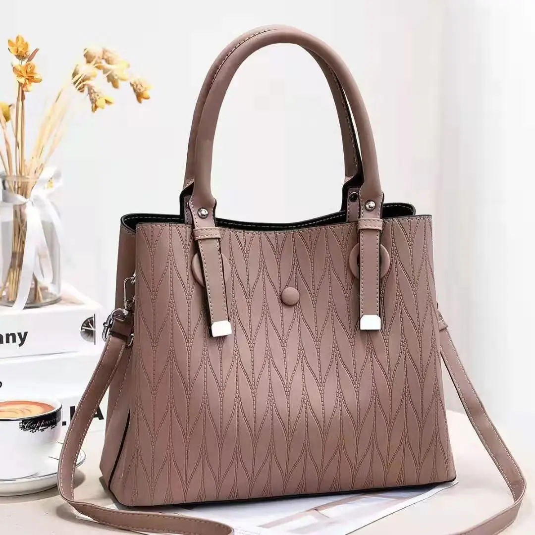Autumn and Winter 2021 New Korean Elegant Lingge Portable One Shoulder Messenger Bag
Autumn and Winter 2021 New Korean Elegant Lingge Portable One Shoulder Messenger Bag
